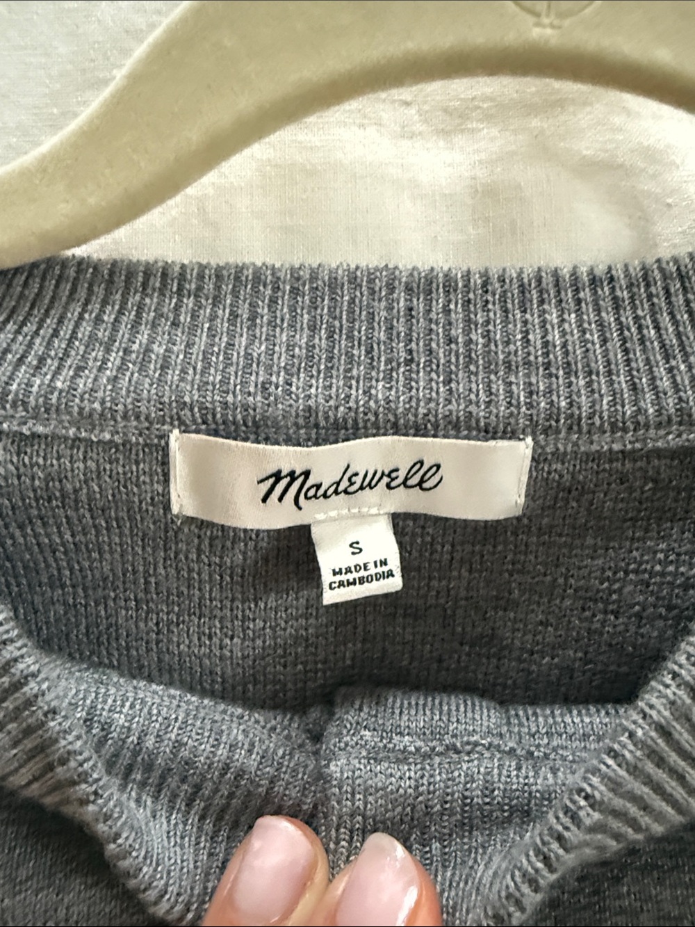 Madewell Raglan-Sleeve Cropped Cardigan in
Merino Wool - Picture 3 of 7